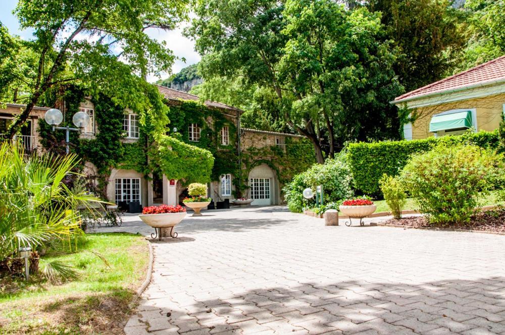 Le Cèdre De 4*